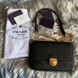 Authentic Prada
Flap Chain Small Black Saffiano Leather Shoulder Bag